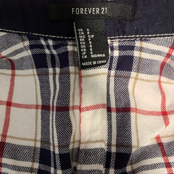 Forever21 women’s Junior plaid sleeveless shirt - Picture 13 of 13